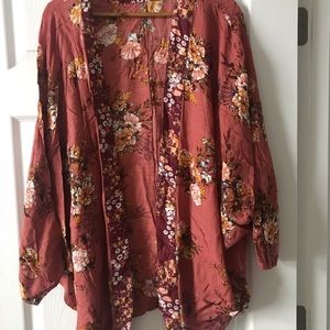Floral kimono. Beautiful and lightweight, very comfy. Like new.
